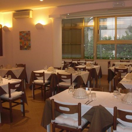 Giamaica Hotel Viserba Di Rimini Bagian luar foto